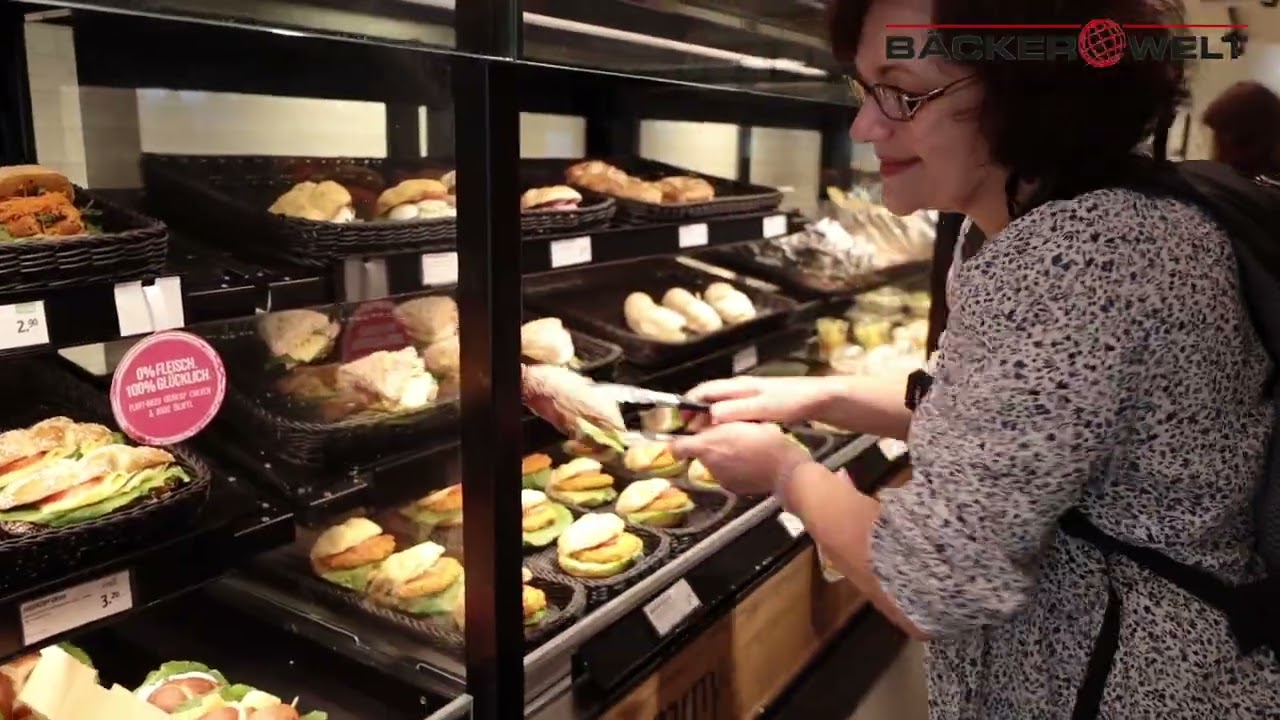 Test des Self-Checkout-Terminals bei der Back-Factory in Berlin