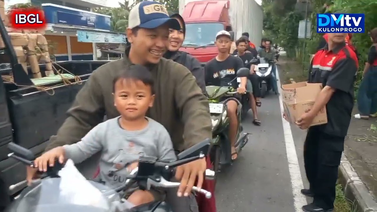 IBGL Berbagi takjil di Kawasan Pasar dan Bangjo Brosot Galur Kulonprogo