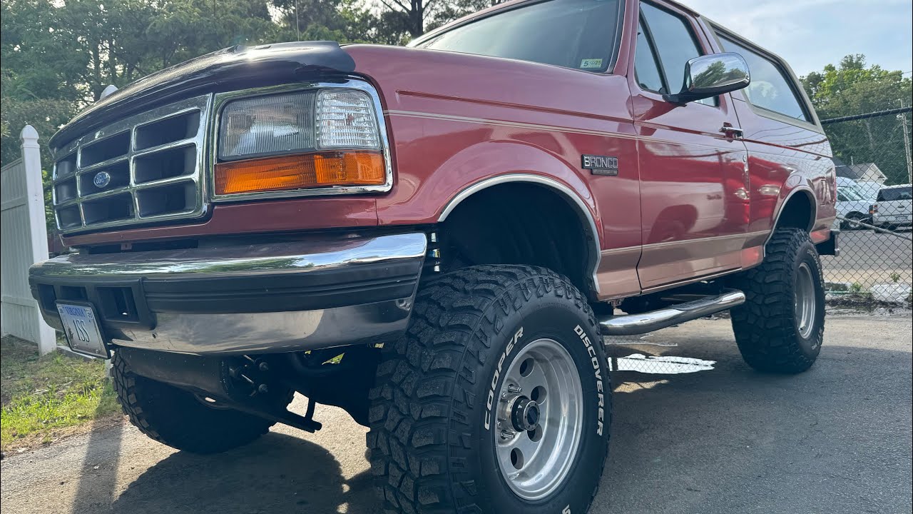 Cool story behind this classic  Eddie Bauer Lifted bronco Ford dealership owners personal truck ￼