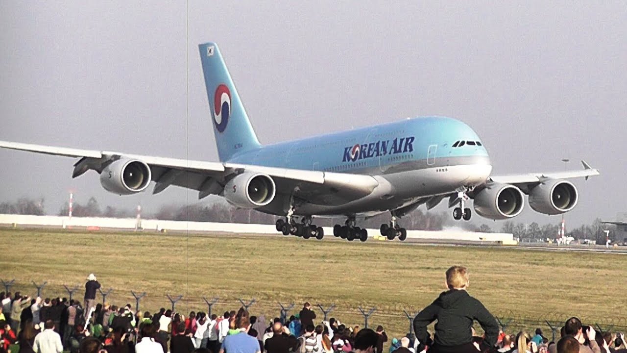 Airbus A380 KOREAN AIR first landing