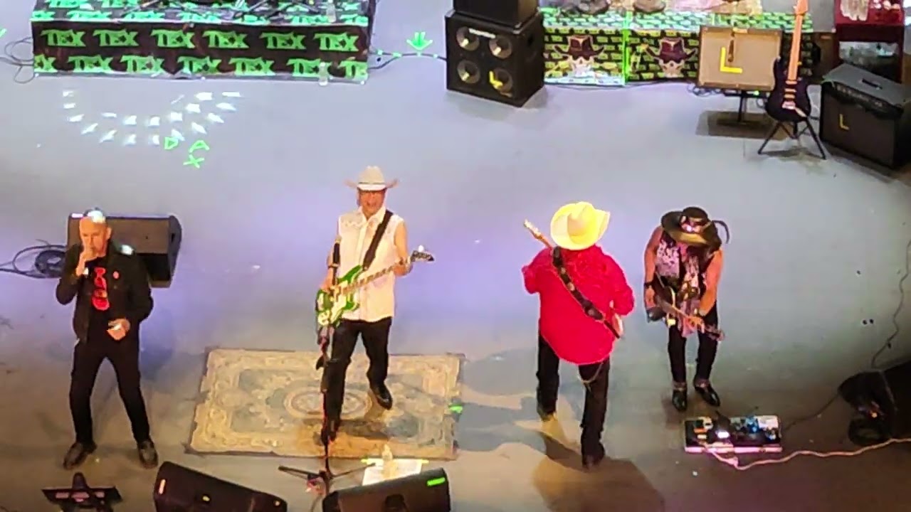 Pobre rockanrolero TEX TEX ft PIRO PENDAS en Teatro de la Ciudad Esperanza Iris  