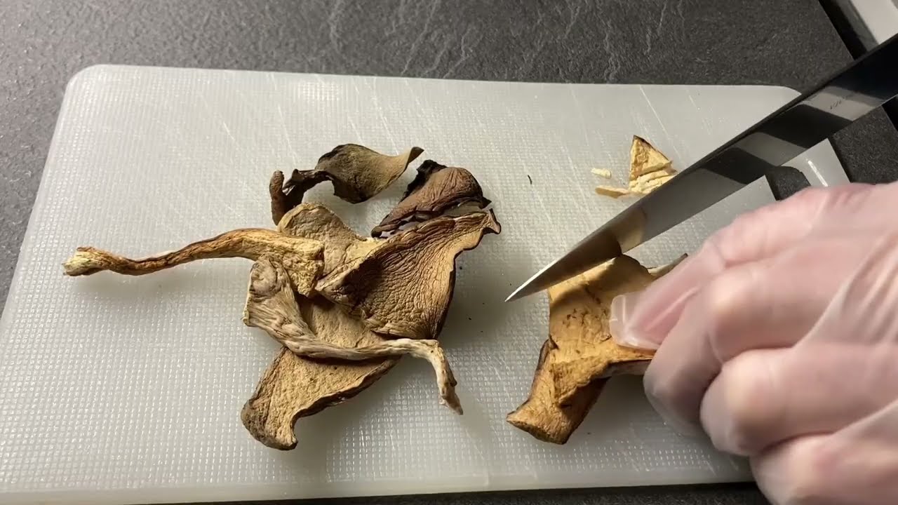 Hjemmelaget sm&oslash;r med steinsopp