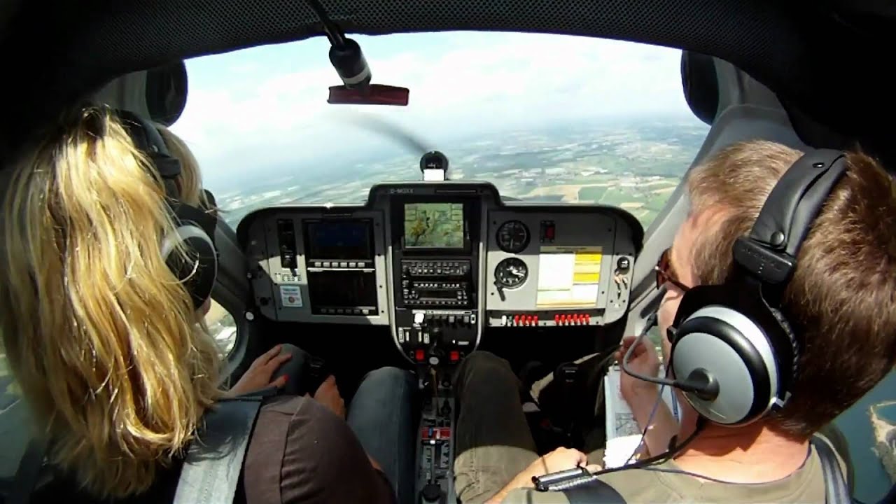 2. Flugstunde UL Flugsch&uuml;lerin Petra -  