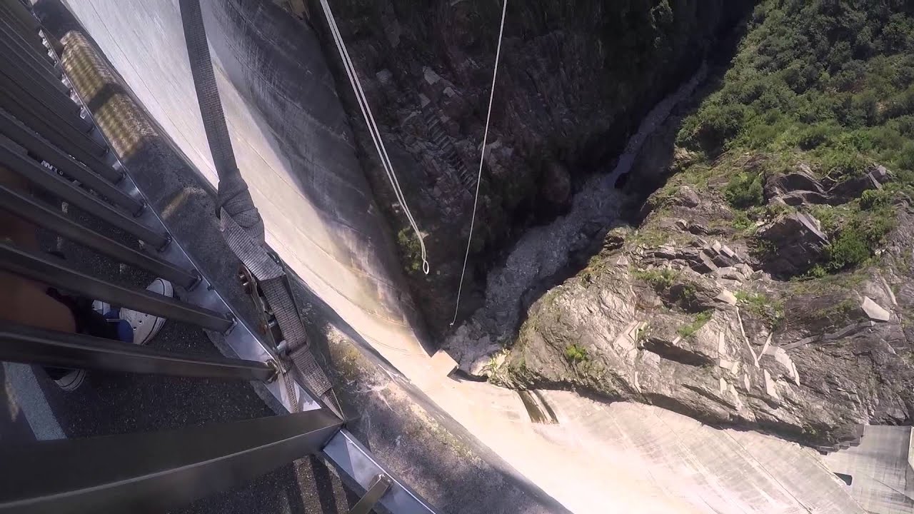 220 m GoldenEye Bungeesprung Contra-Damm Verzascatal 2015