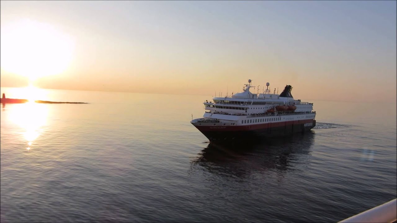 M/S Finnmarken VS M/S Nordkapp and  M/S Polarlys horn :)