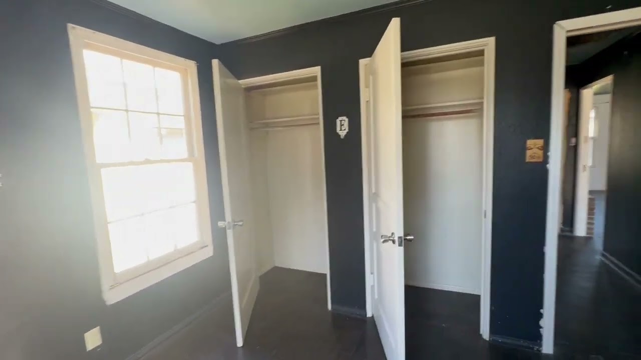 Izard St 2205