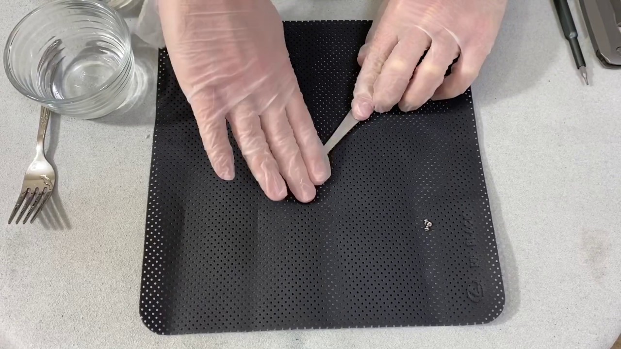 HOW TO: Remove anodization from titanium. Spyderco Paysan Edition.