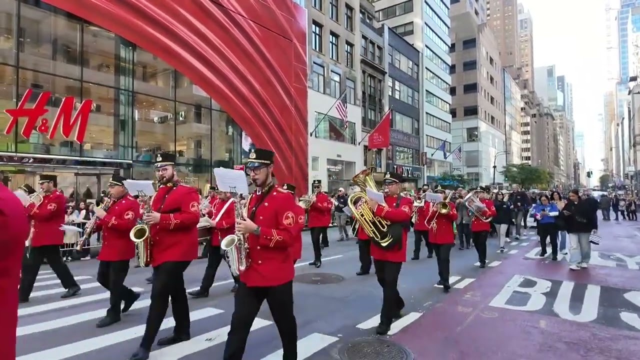 Columbus Day 2024 a New York, marcia ASSOMUSICA del Maestro Pasquale Banda Città di Bari.