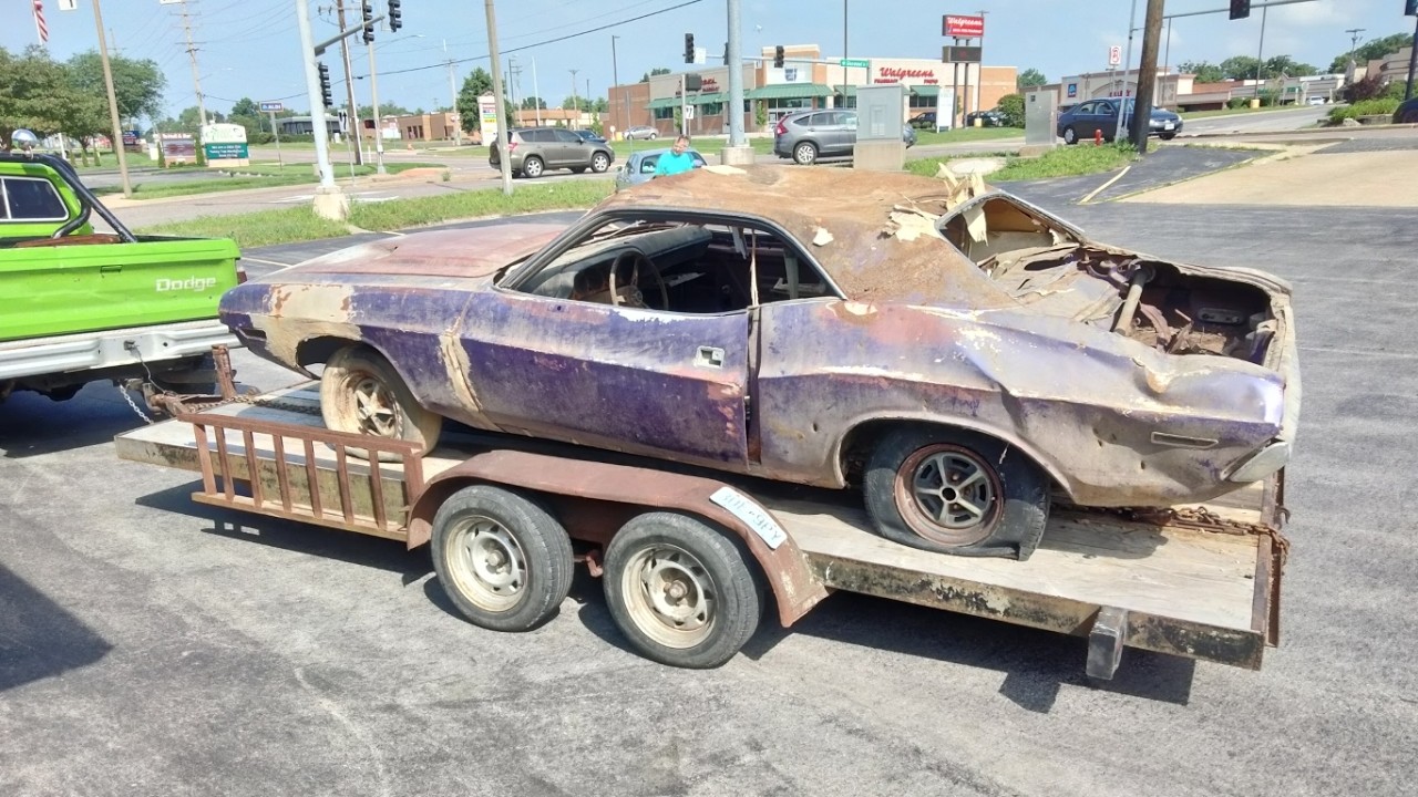 We Uncovered two LEGENDARY Hemi 'Cudas and a Hemi Coronet!