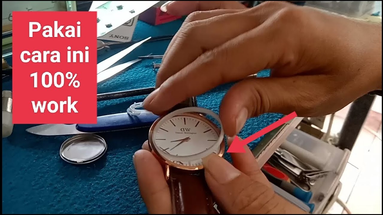 CARA MELEPAS KACA JAM TANGAN DW