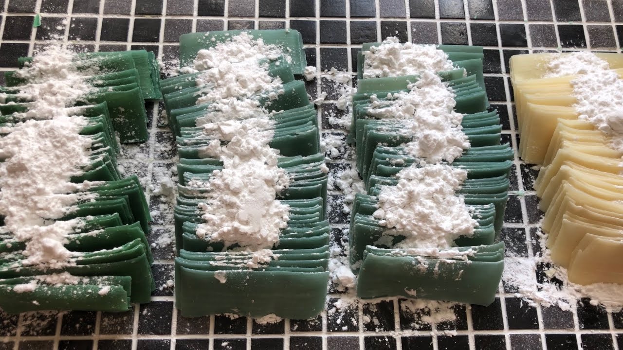 ASMR crush soap slices with starch/ ломаю мыльные пластинки с крахмалом