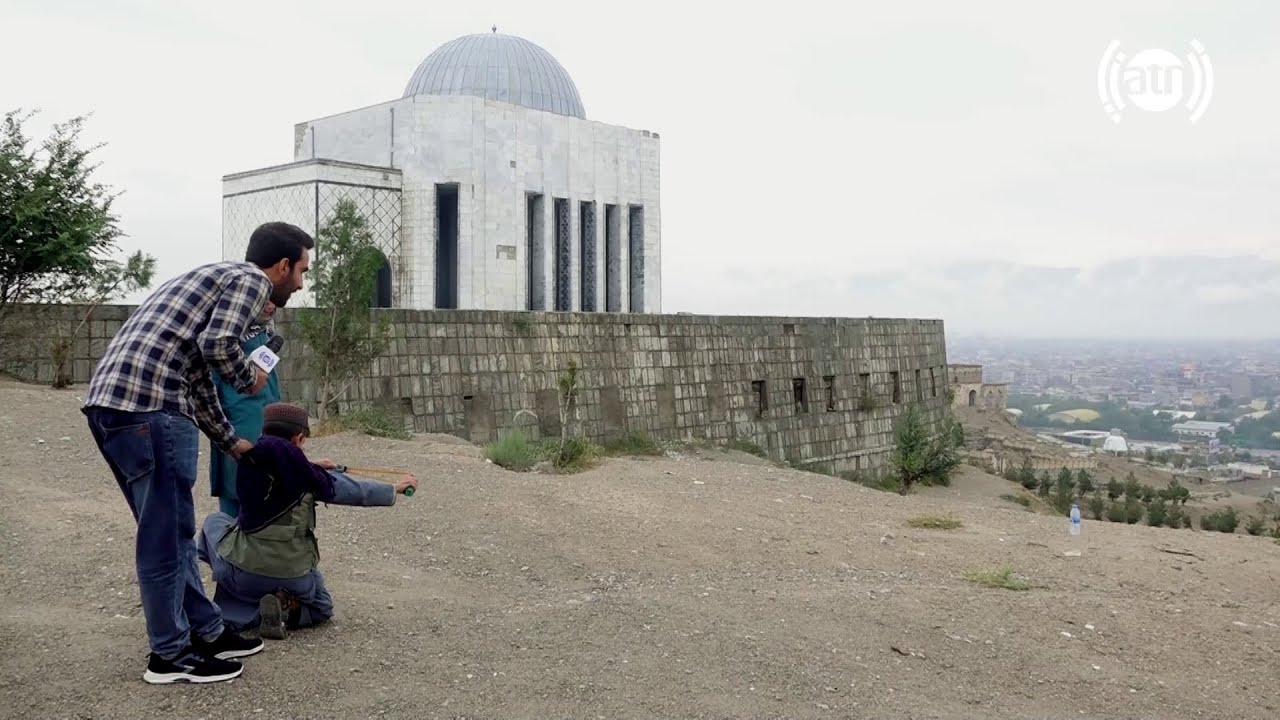 Children hunting sparrow in Nader Khan Hill / شکار گنجشک توسط اطفال در تپه نادر خان