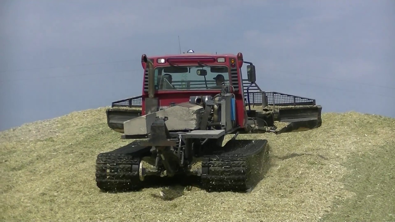 Rozhrnování Siláže s Rolbou PistenBully