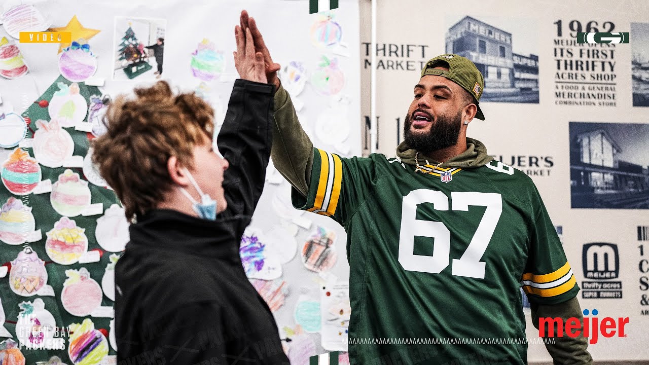 Packers players shop with Pals kids at Meijer