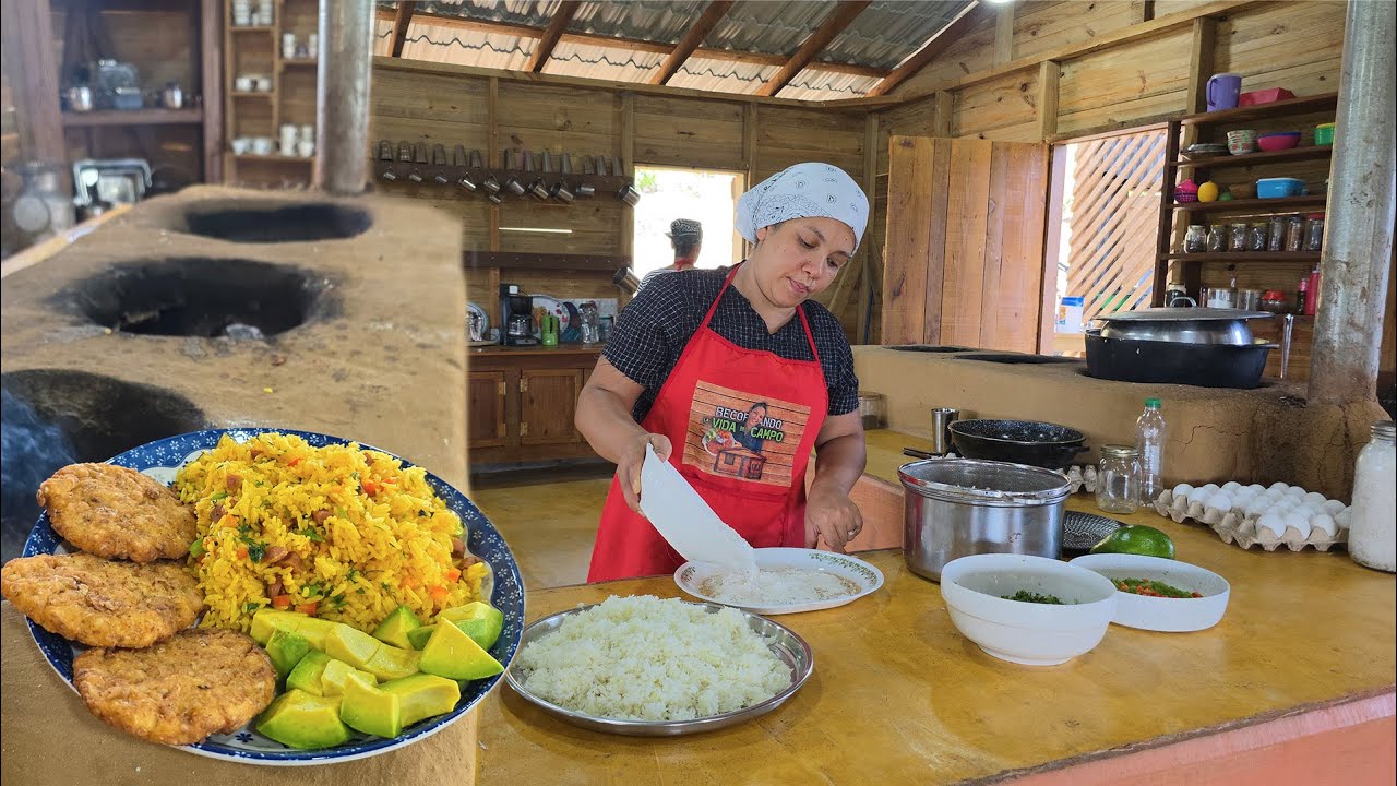 CRUJIENTE! As&iacute; Qued&oacute; La Hamburguesa De Repollo. ARROZ DE COLORES. Comida Tipica. La vida del campo