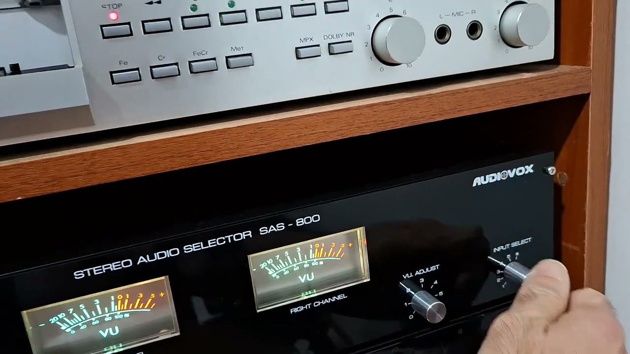 Seletor de Áudio Audiovox - 6 entradas e 8 saídas