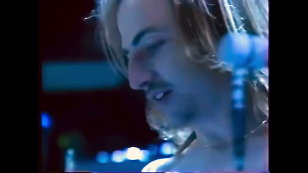 Joey Kramer talking about how he loves using DW drums with Aerosmith . Andy Gillman Drum Tech (Rip)