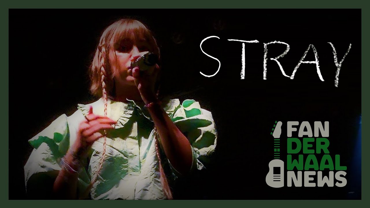 Grace VanderWaal performing #Stray 🌵🚲  • Los Angeles  2019.08.28