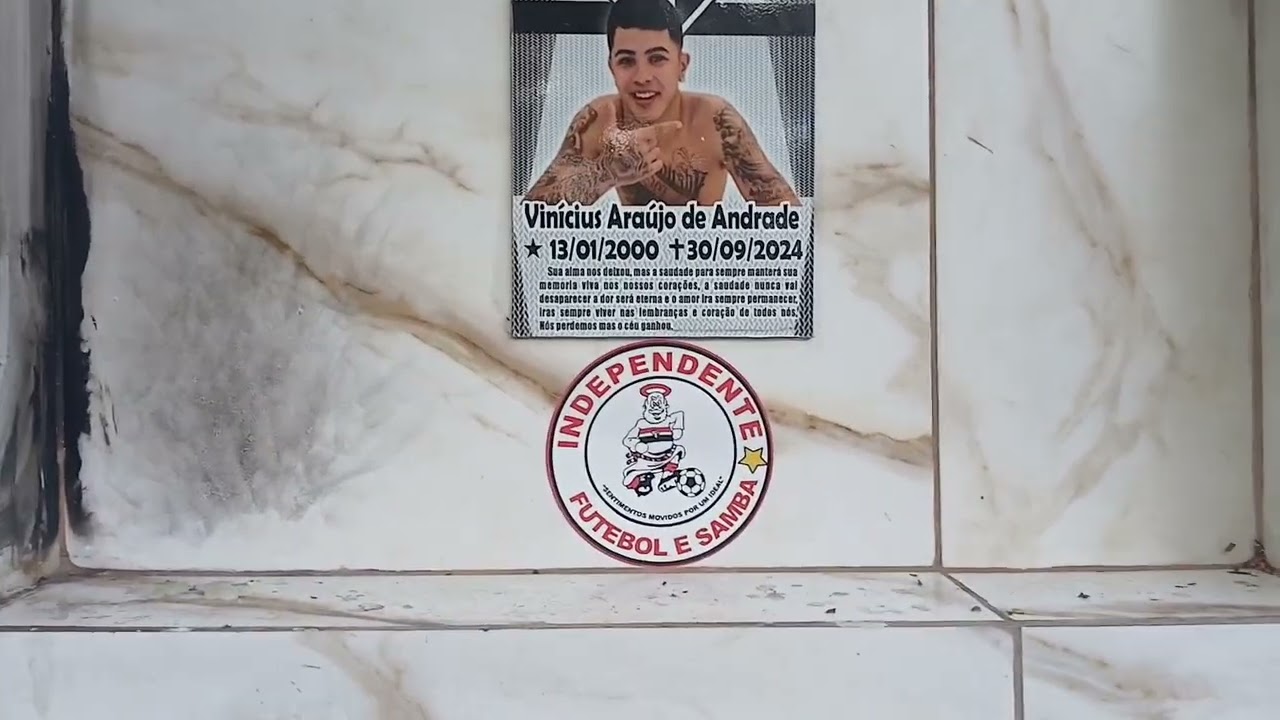 TÚMULO DO CANTOR MC VINI VL, HOMENAGEM, CEMITÉRIO MUNICIPAL DO ARISTON EM CARAPICUÍBA, SÃO PAULO⚘️⚘️