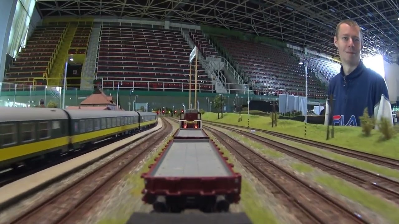 Wystawa Prievidza 2023 [F7] (f193) przejazd pociągu na trasie Bratislava Filialka - Nitrianske Pravo