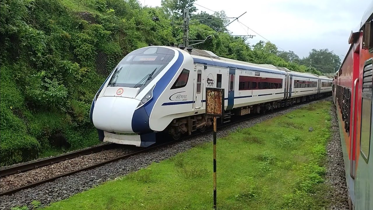 Vande Bharat Express makes Duronto Express wait at Manki