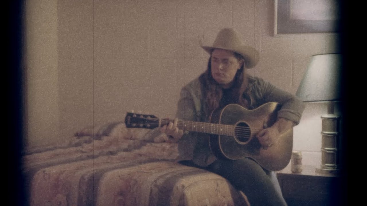 Shooting At The Moon - Mariel Buckley (official video)