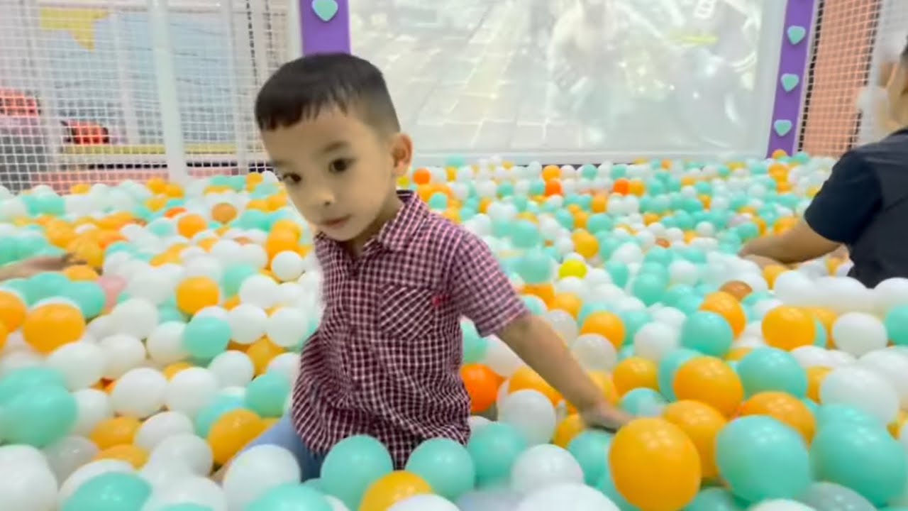 BERMAIN PLAYGROUND DI KIDZLANDIA GRAND METROPOLITAN MALL BEKASI