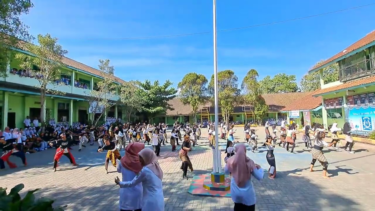 Penampilan tari kolosal Baladewa Banyumasan SMPN 1 Purwareja Klampok 2023_P5 Bhinneka Tunggal Ika