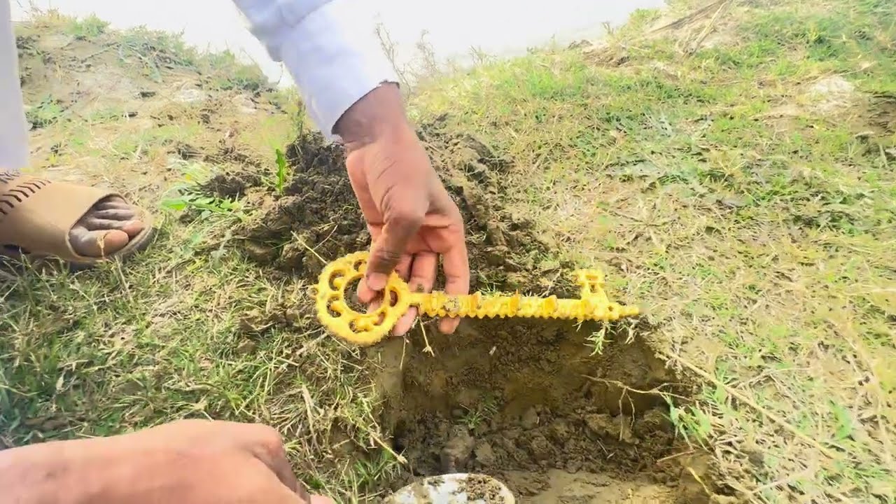 We Found a Big Gold Key Buried Underground 😱🔑 | Shocking Discovery! #GoldKey #TreasureHunt #Hidden