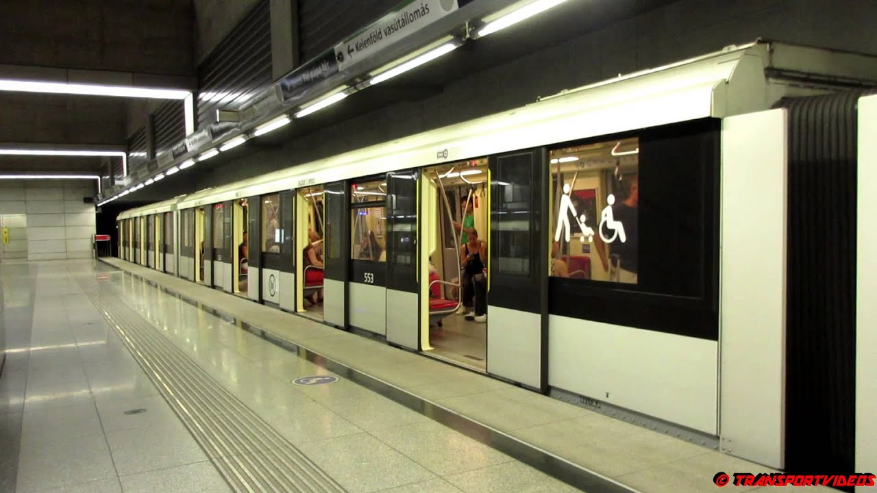 2015.08.17. - M4-es metrók a II. János Pál pápa térnél