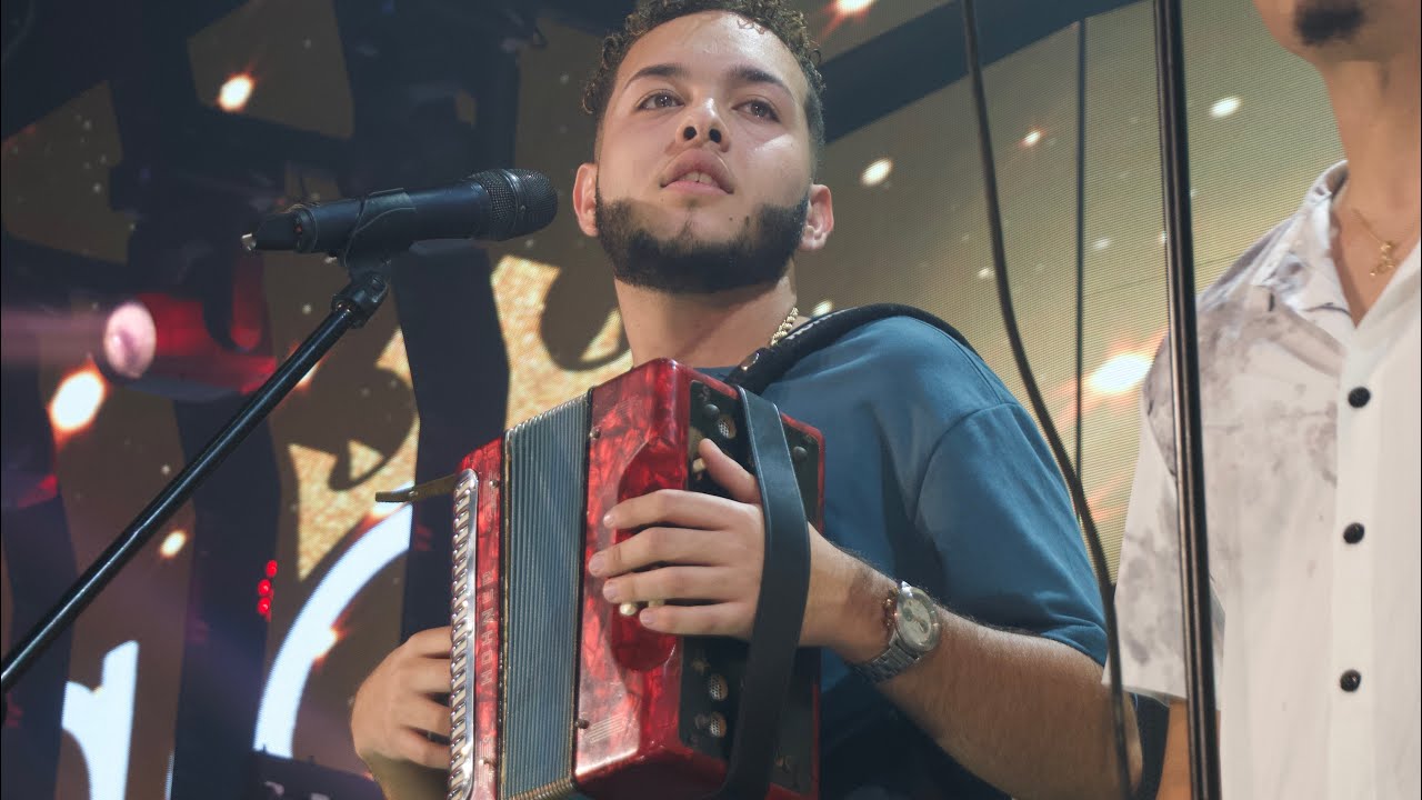 ENYER ACORDEON (Agua ardiente) en ViVo TBD monumental