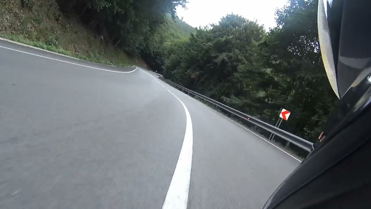 Szerpentin Szlovákiában - Suzuki Burgman 650 utassal