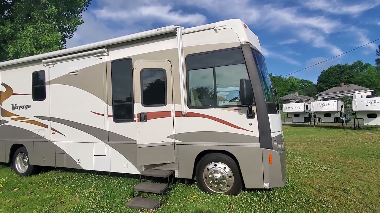 2007 Winnebago Voyage 35A  Class A Motorhome only 62k miles available now