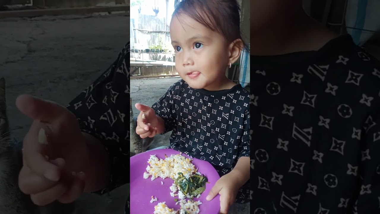 Makan sambil ditemani pusi 110223
