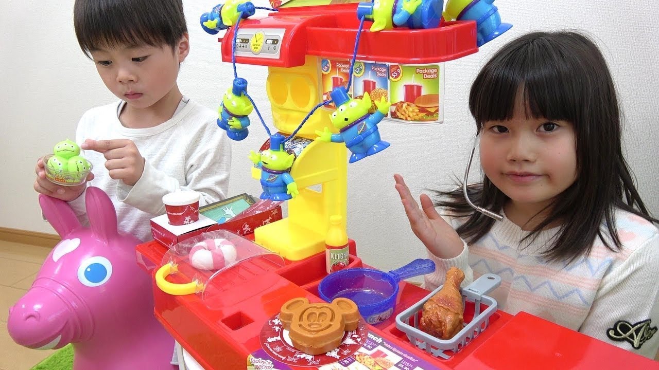 ディズニーの食べものセットを使ってお店屋さんごっこをしたよ♬