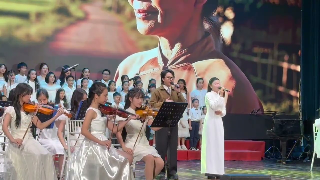 Còn gì đẹp hơn , violin và hợp xướng 