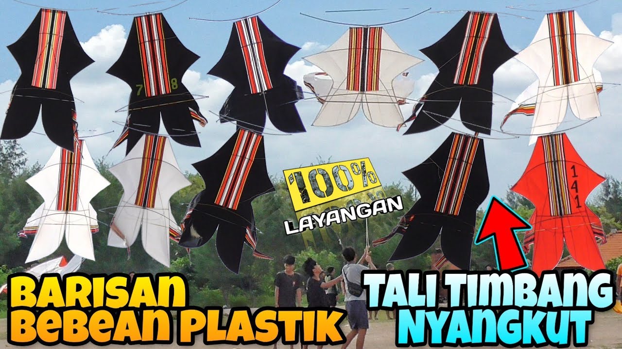 Insiden Tali Timbang Nyangkut - Barisan Layangan Bebean Plastik Di Pantai Mertasari
