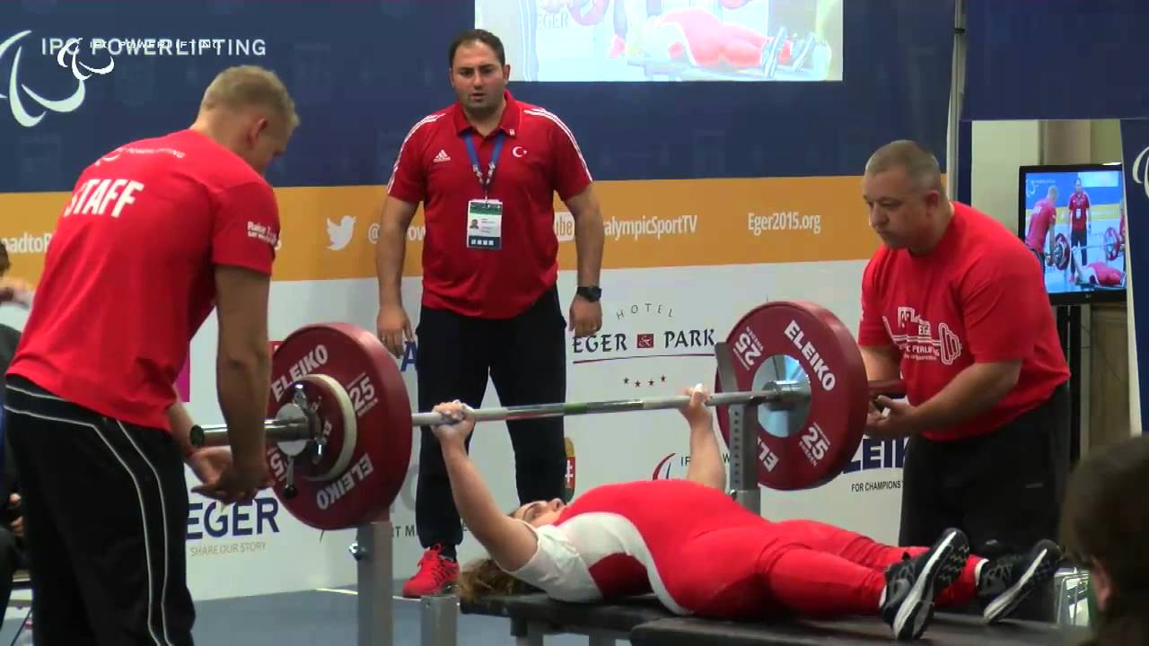 Hafize Bingöl'ün muhteşem performansı