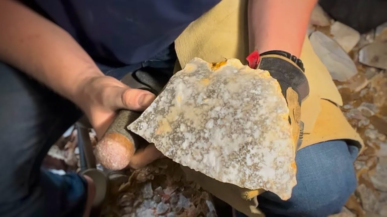 20 Minute Challenge.. with Tallahatta! Flintknapping a Rock into an Arrowhead