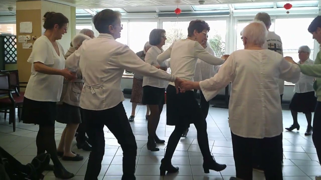 Valse de l'amitié avec les résidents