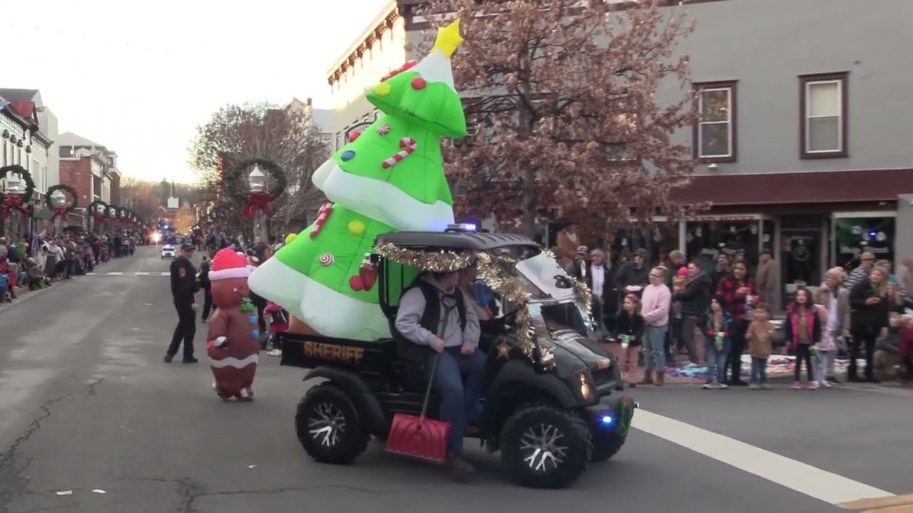 Front Royal 2025 Christmas Parade Draws Record Crowd and Holiday Cheer
