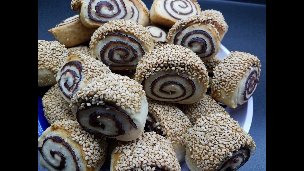Date Stuffed Bread Roll  سميط بالعجوه - منين soft cookies with dates