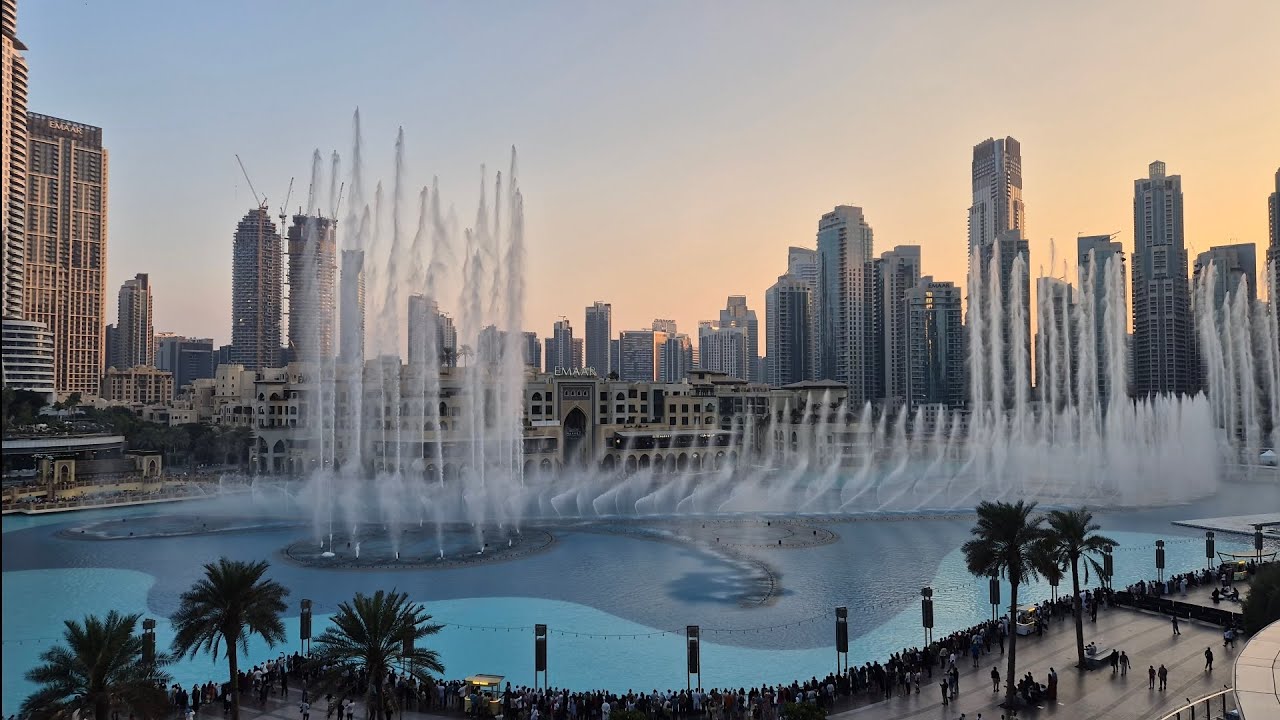 The Dubai Fountain - I'll Never Love Again (dusk)