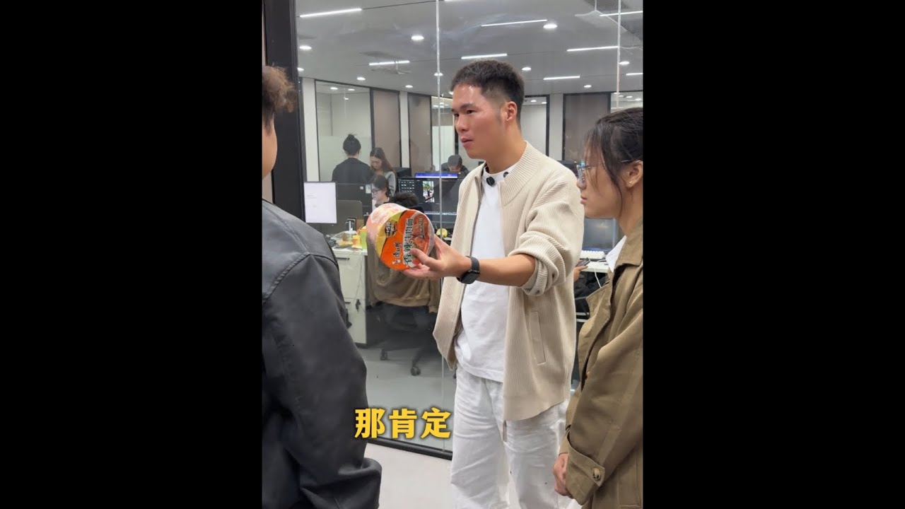 负责人克扣老乡工资 奔总知道后教他做人