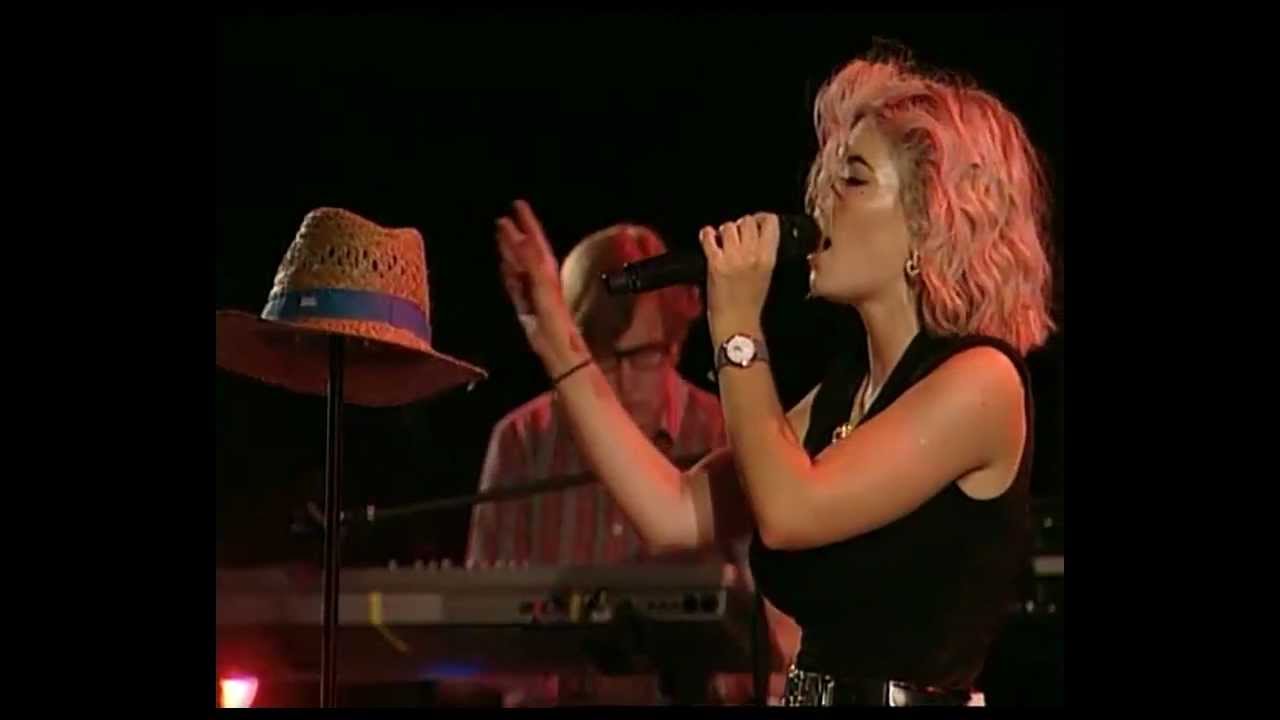 (HD) Marina and the Diamonds - Guilty (Paredes de Coura Festival 19/08/2011) 12