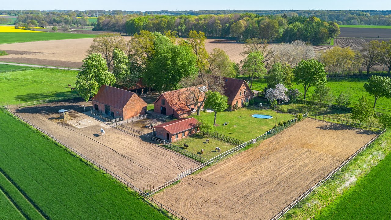 Leben auf dem Land: Traumhafter Resthof mit Reitplatz & Pool