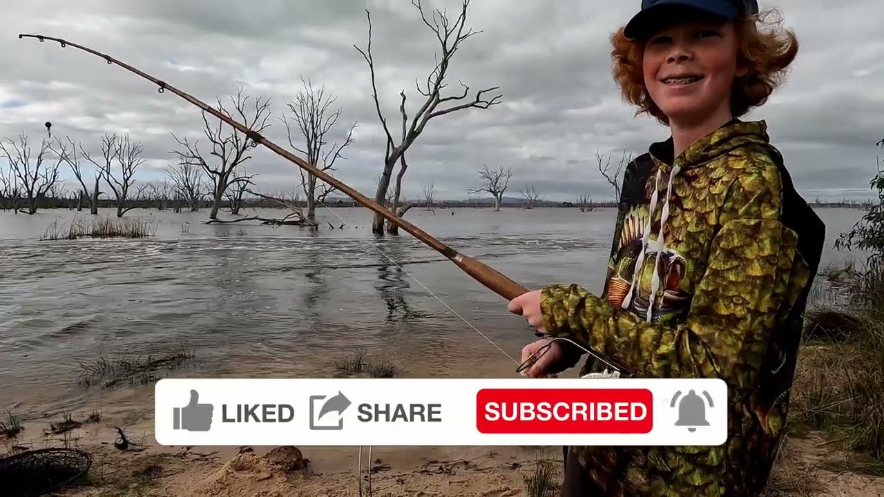 Antique Alvey and split cane rod versus carp !