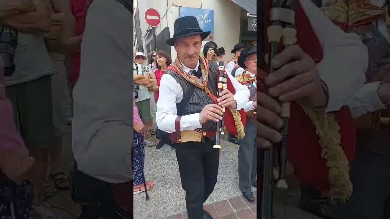 EN DIRECT DEPUIS LE PREMIER FESTIVAL DES PASTOURELLES ET DE LA BOURRÉE