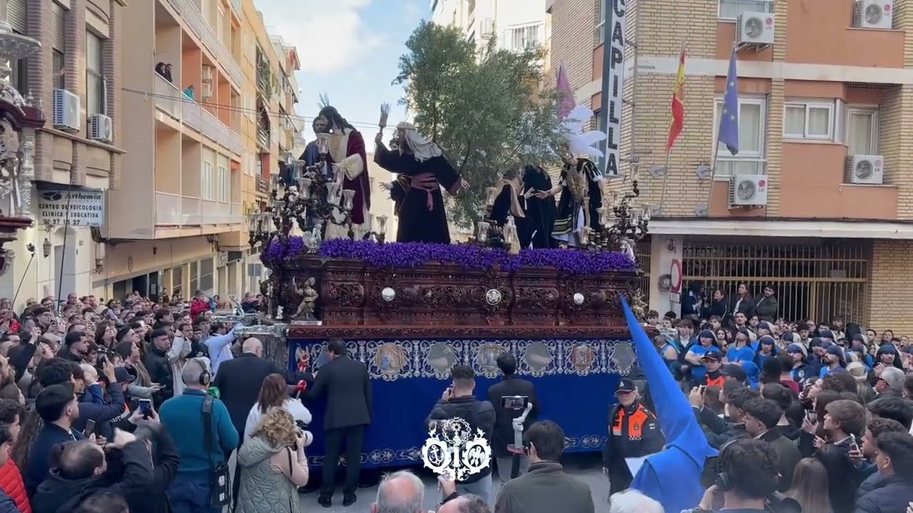 Salida del Santísimo Cristo del Amor el pasado Miércoles Santo de 2025.