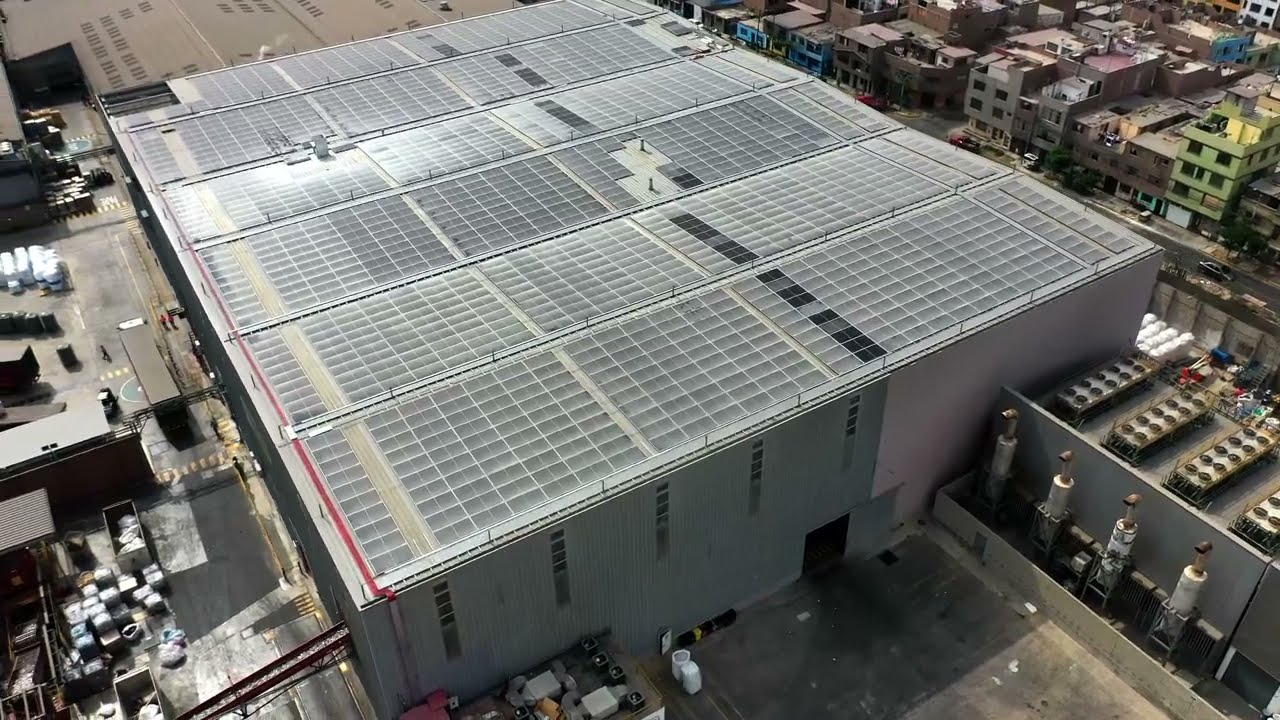 Ferrenergy implementa una de las plantas solares sobre techo industrial más potentes del Perú